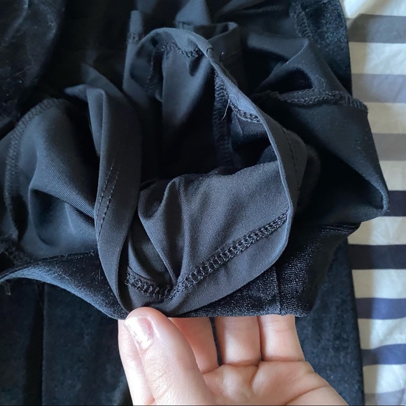 Black velvet party dress from Guess - Picture 4 of 5